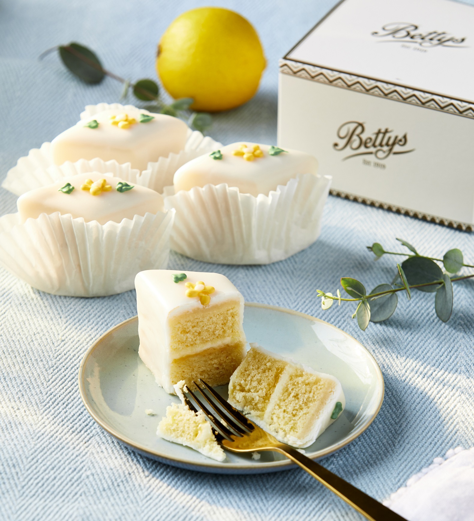 Lemon Fondant Fancies_002
